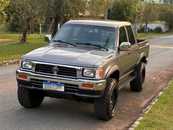TOYOTA HILUX 2.8 SR5 4X4 CD 8V DIESEL 4P MANUAL TOYOTA HILUX 2.8 SR5 4X4 CD 8V DIESEL 4P MANUAL